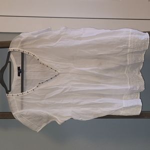 White detail v-neck gap dress tshirt